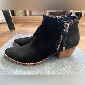 DOLCE VITA Black double zip ankle boot size 6